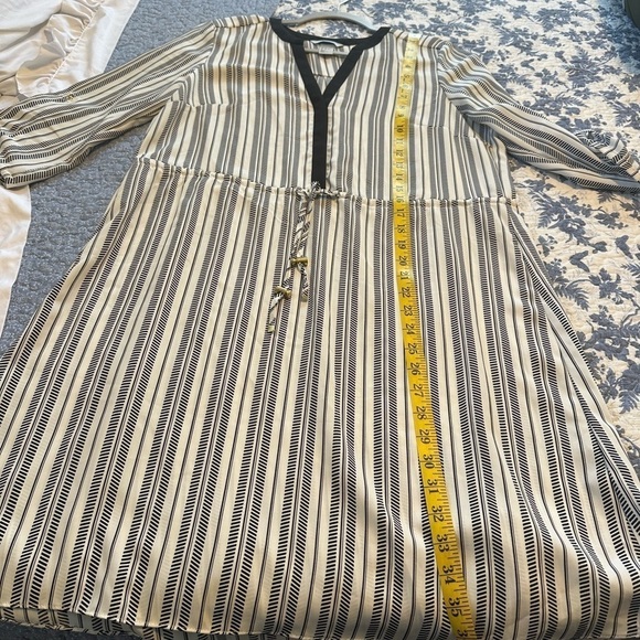 H&M Dress Striped Black & White Feathered Print Drawstring Waist V-Neck Size 14 - Picture 9 of 12
